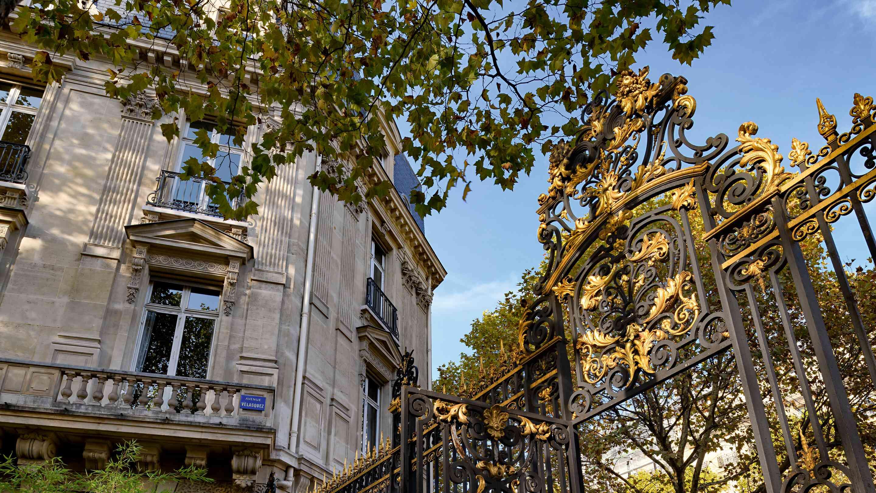 https://assets.chateauform.com/pm_8909_10_10477-13y8ij79x5-16_9_xlarge.jpg