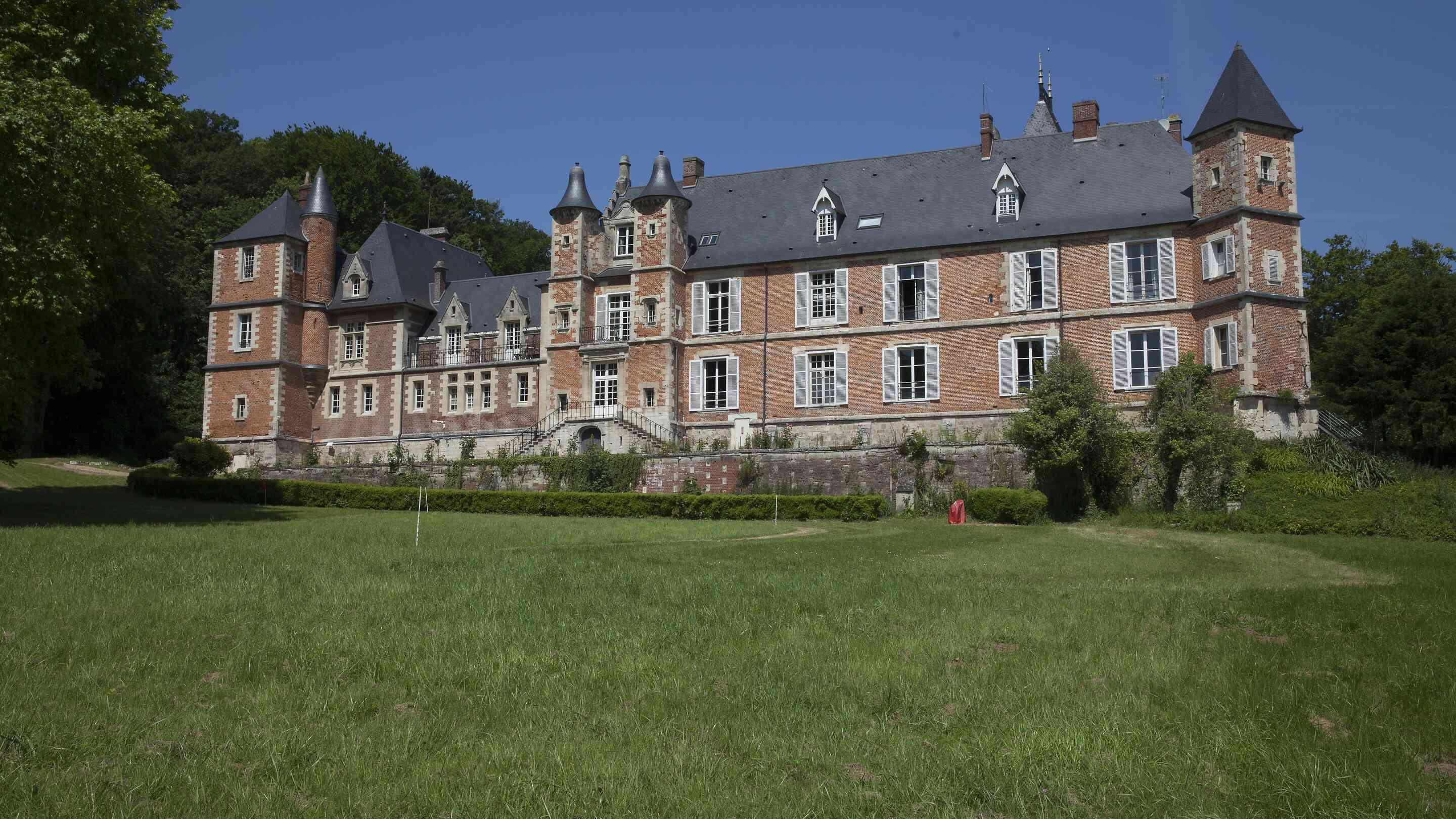 https://assets.chateauform.com/pm_8909_12_12727-h4o0j9lchb-16_9_xlarge.jpg