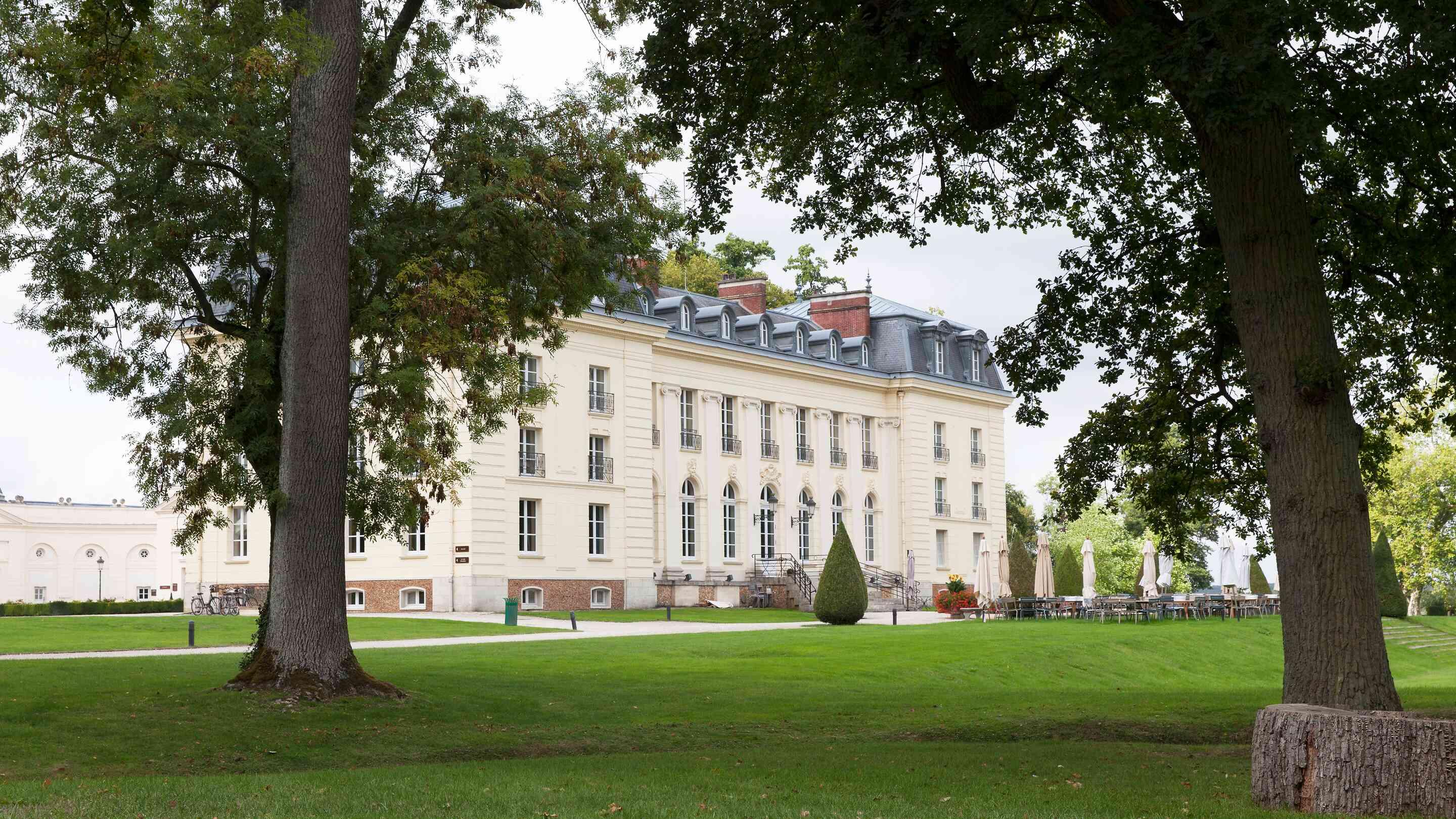 https://assets.chateauform.com/pm_8909_14_14083-03xnxa0rd8-16_9_xlarge.jpg