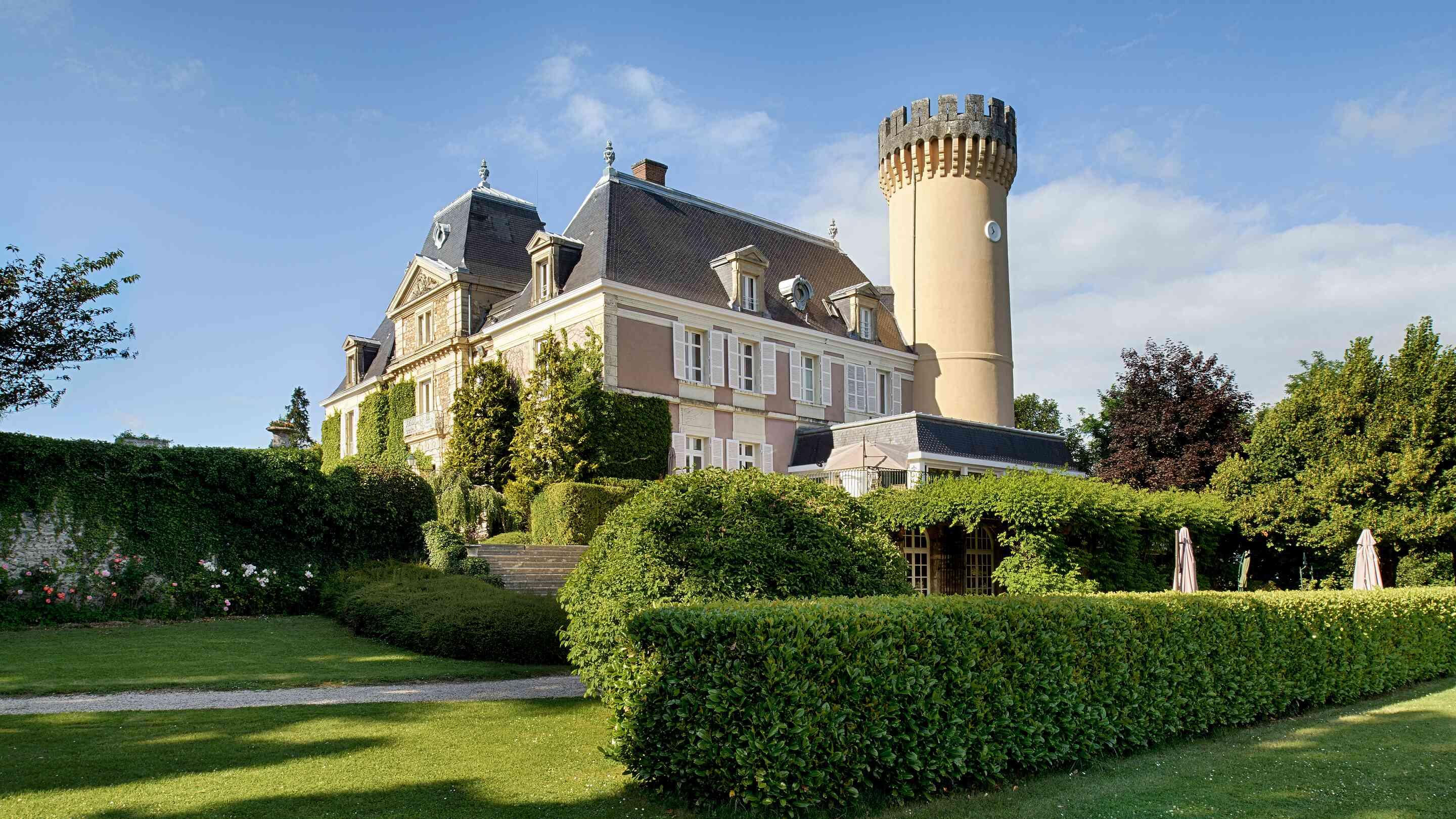 https://assets.chateauform.com/pm_8909_15_15058-xy0t5rwi7x-16_9_xlarge.jpg