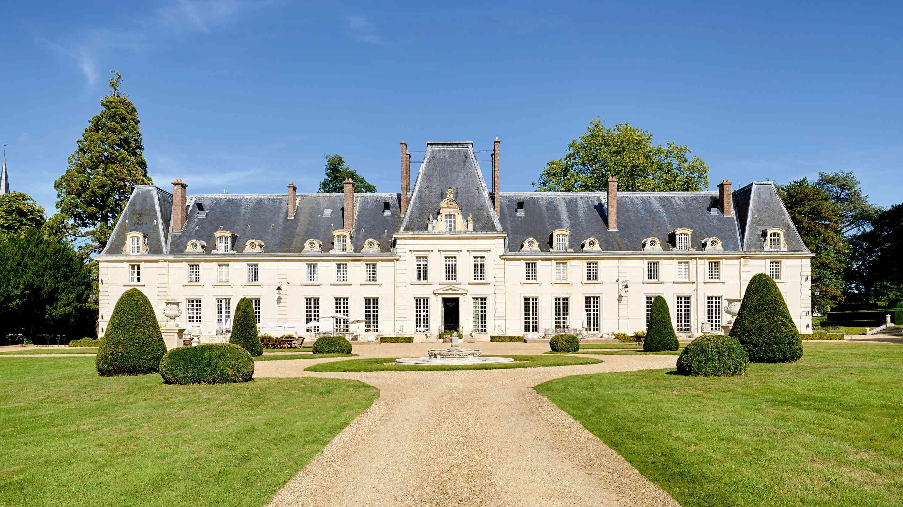 https://assets.chateauform.com/pm_8909_16_16093-9mho6409hm-16_9_xlarge.jpg