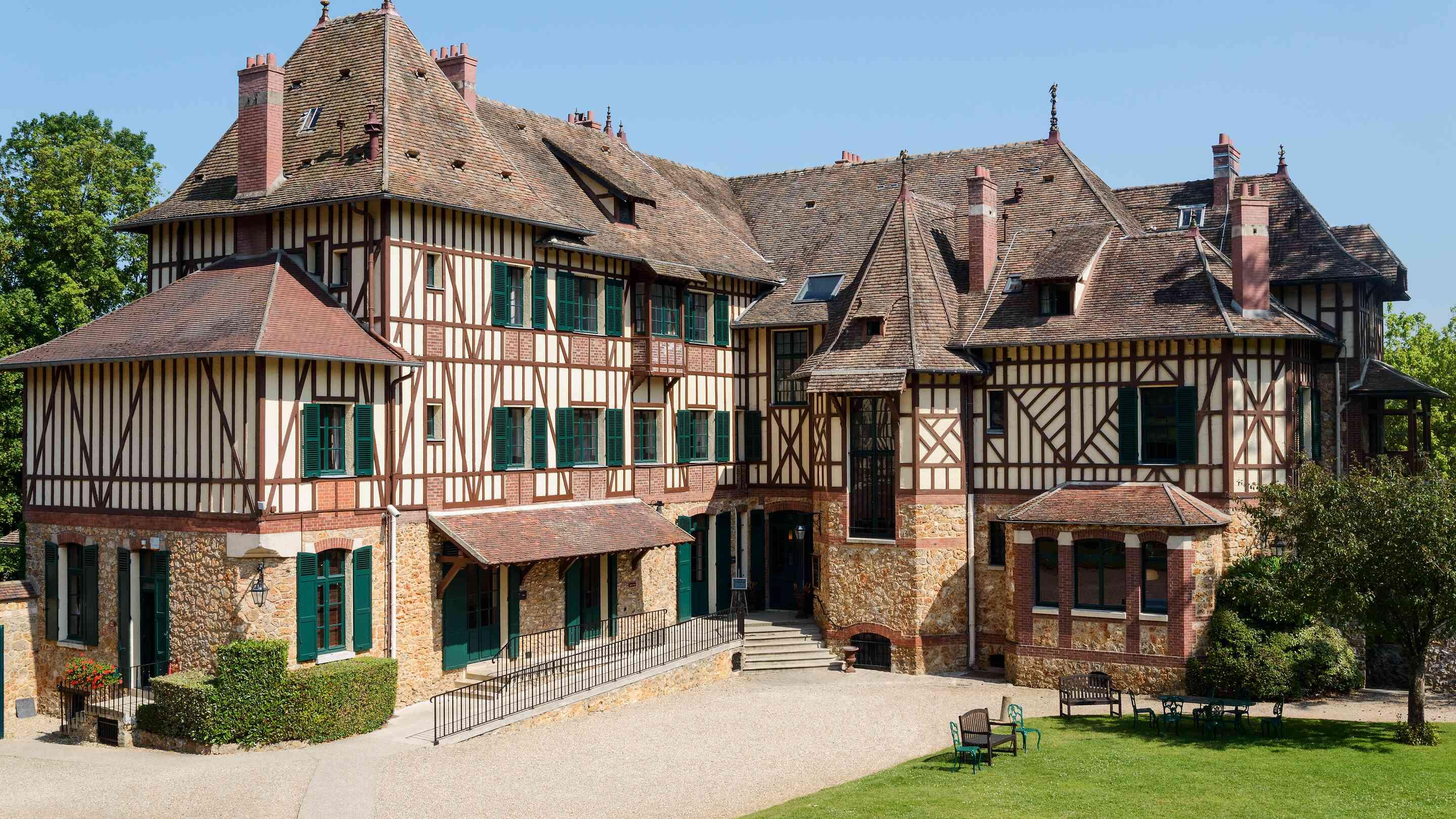 https://assets.chateauform.com/pm_8909_19_19552-lg3yv9n7jm-16_9_xlarge.jpg