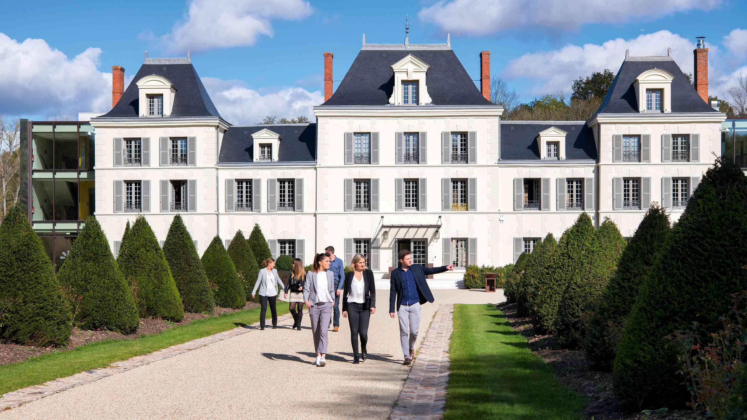 https://assets.chateauform.com/pm_8909_22_22252-rlui5gwrd9-16_9_xlarge.jpg