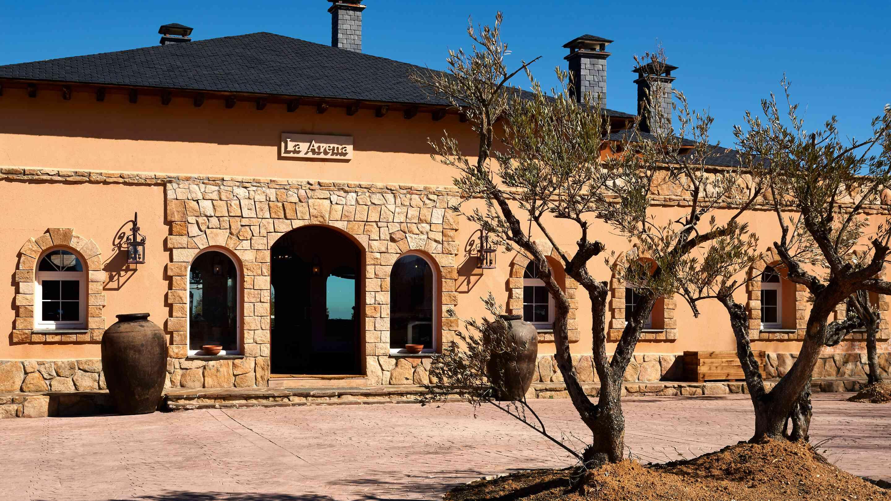 https://assets.chateauform.com/pm_8909_22_22660-624jt53uoo-16_9_xlarge.jpg