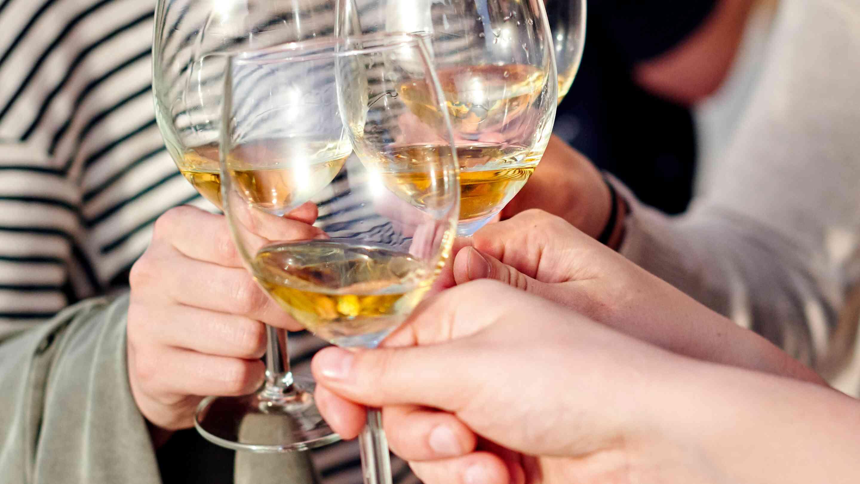 Séminaire fin d'année - trinquer cocktail - Châteauform'