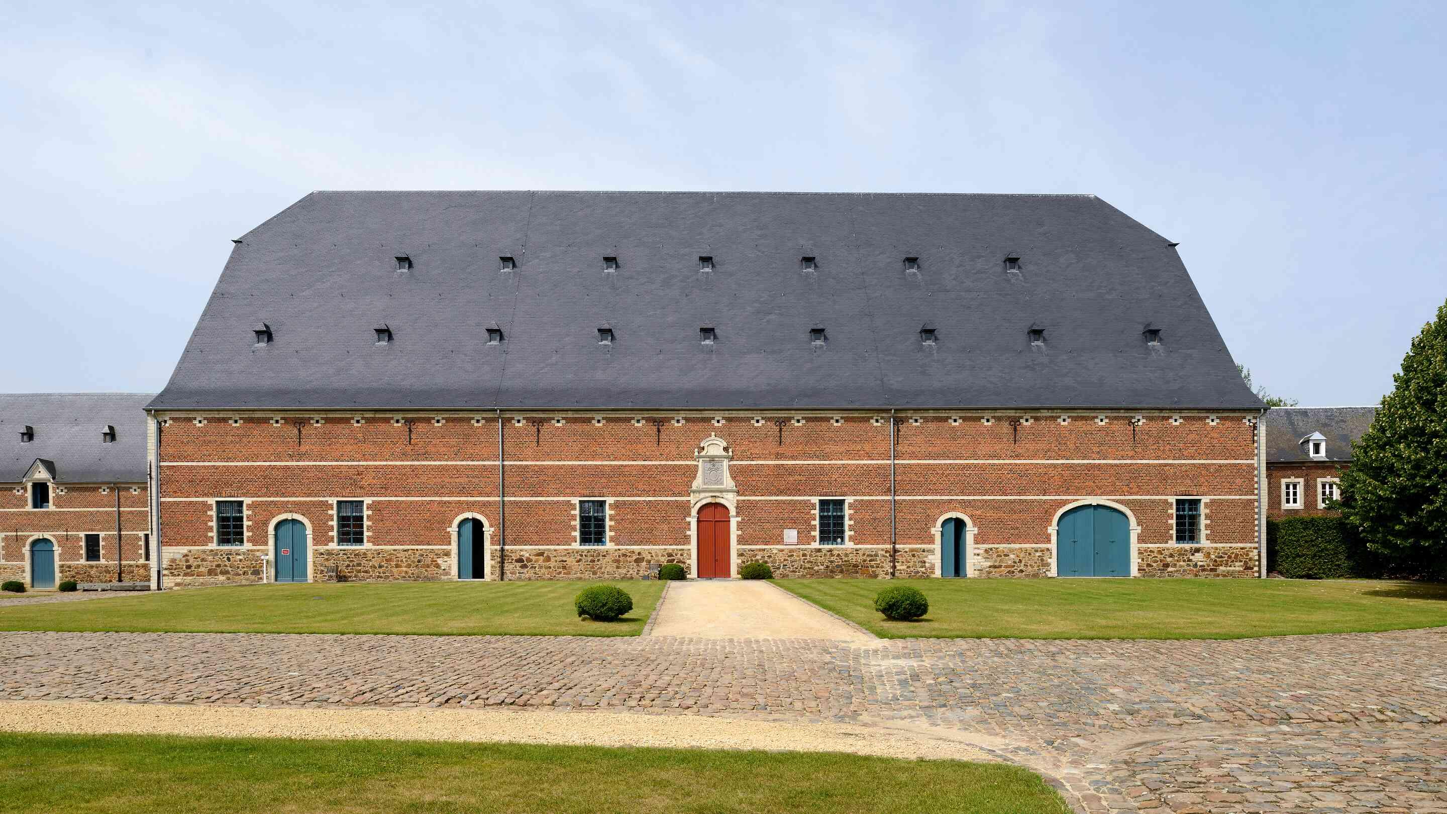 https://assets.chateauform.com/pm_8909_24_24919-o3svo62mkh-16_9_xlarge.jpg