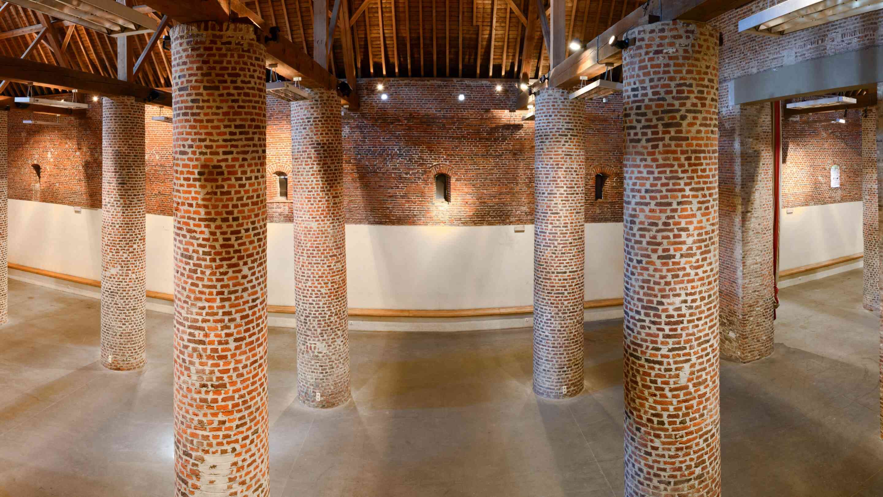 https://assets.chateauform.com/pm_8909_24_24934-plbsp8mh7v-16_9_xlarge.jpg
