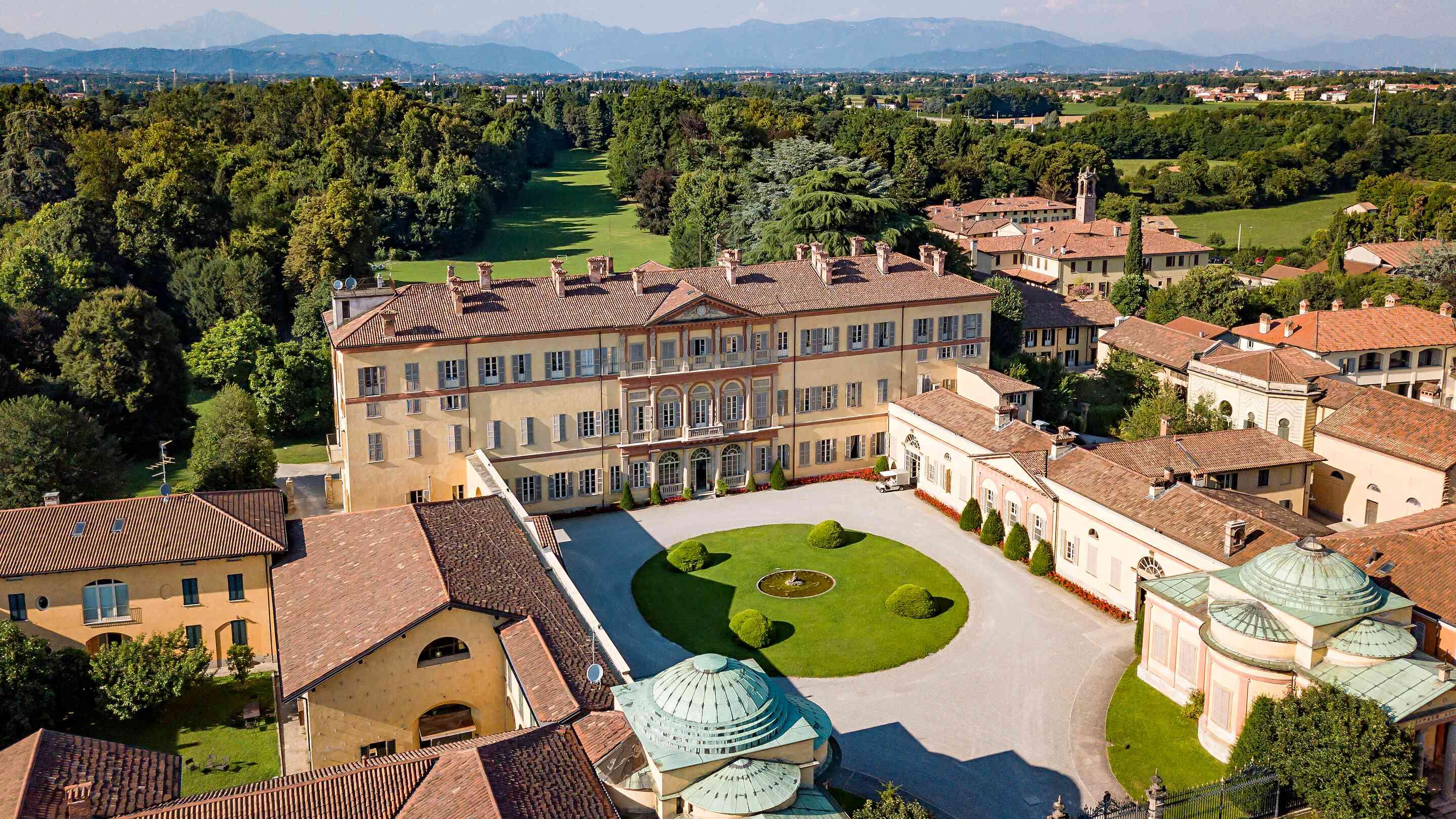 https://assets.chateauform.com/pm_8909_25_25315-k22xh9ncrf-16_9_xlarge.jpg