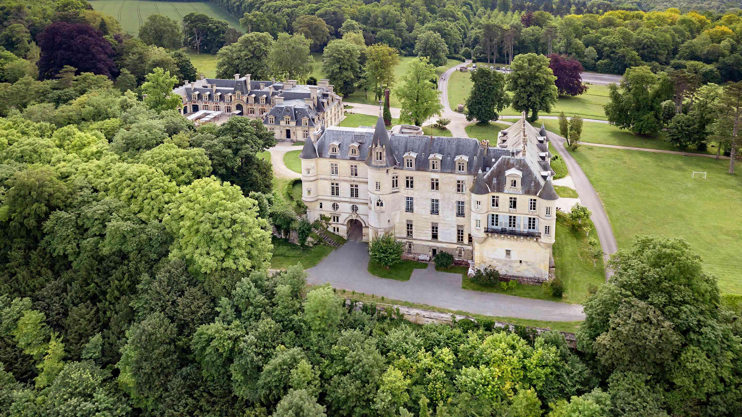 https://assets.chateauform.com/pm_8909_28_28540-nkoxl560u7-16_9_xlarge.jpg