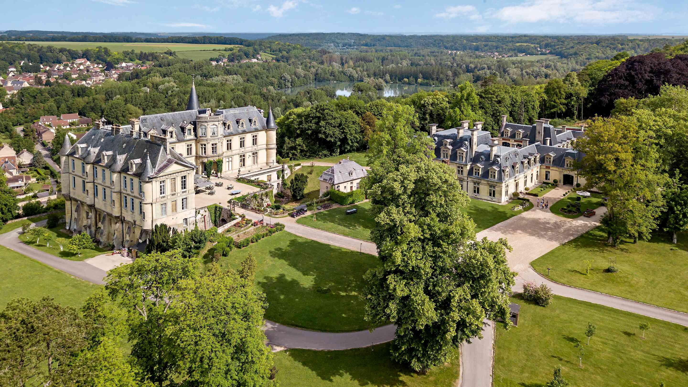 https://assets.chateauform.com/pm_8909_28_28543-i6yu9n10ig-16_9_xlarge.jpg