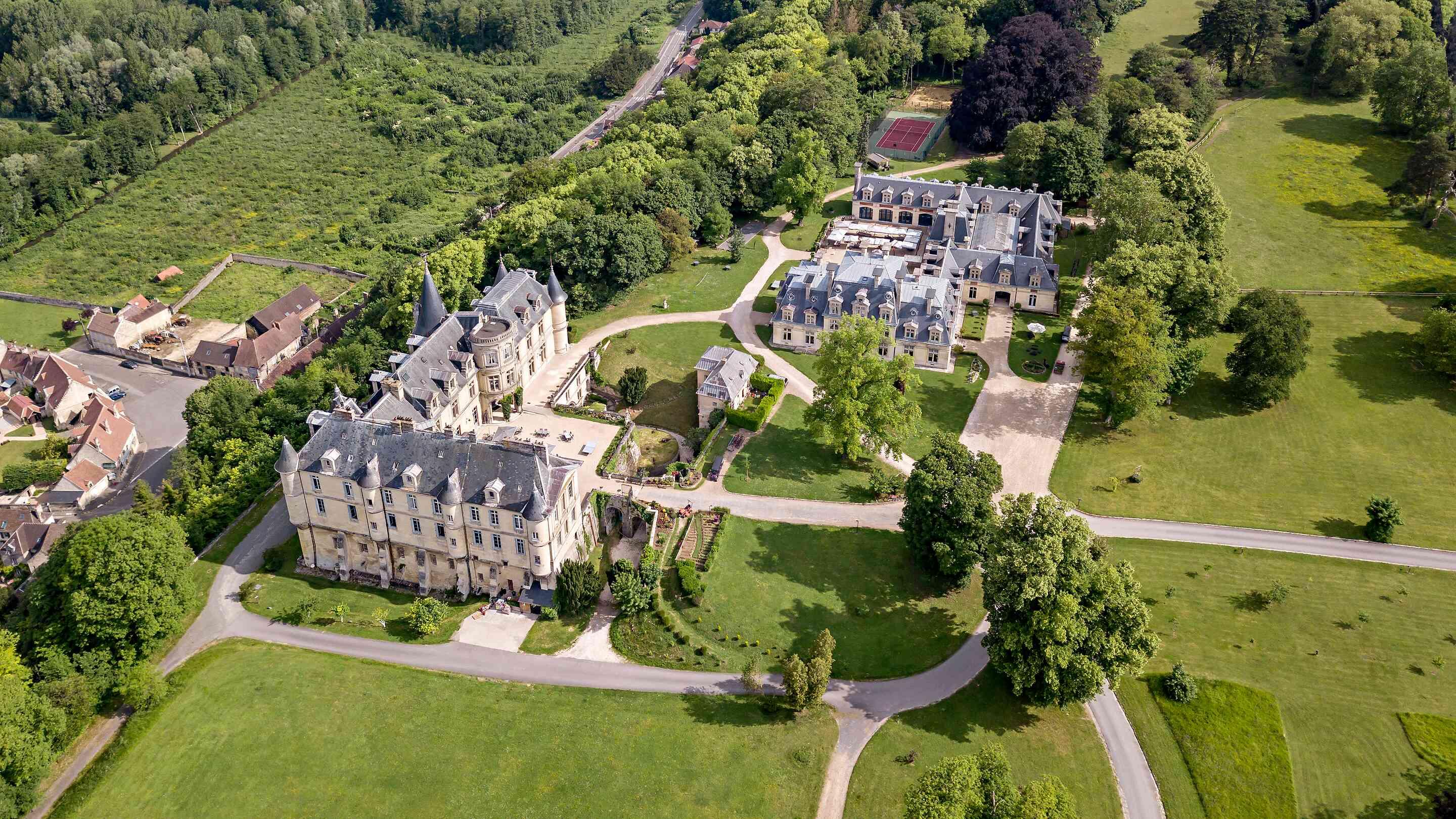 https://assets.chateauform.com/pm_8909_28_28546-0ajaxf2rp4-16_9_xlarge.jpg