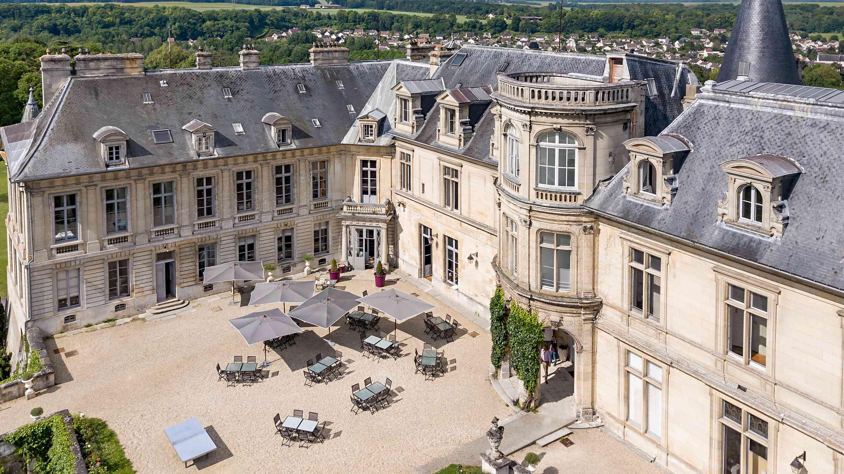https://assets.chateauform.com/pm_8909_28_28549-vt1hsfumug-16_9_xlarge.jpg