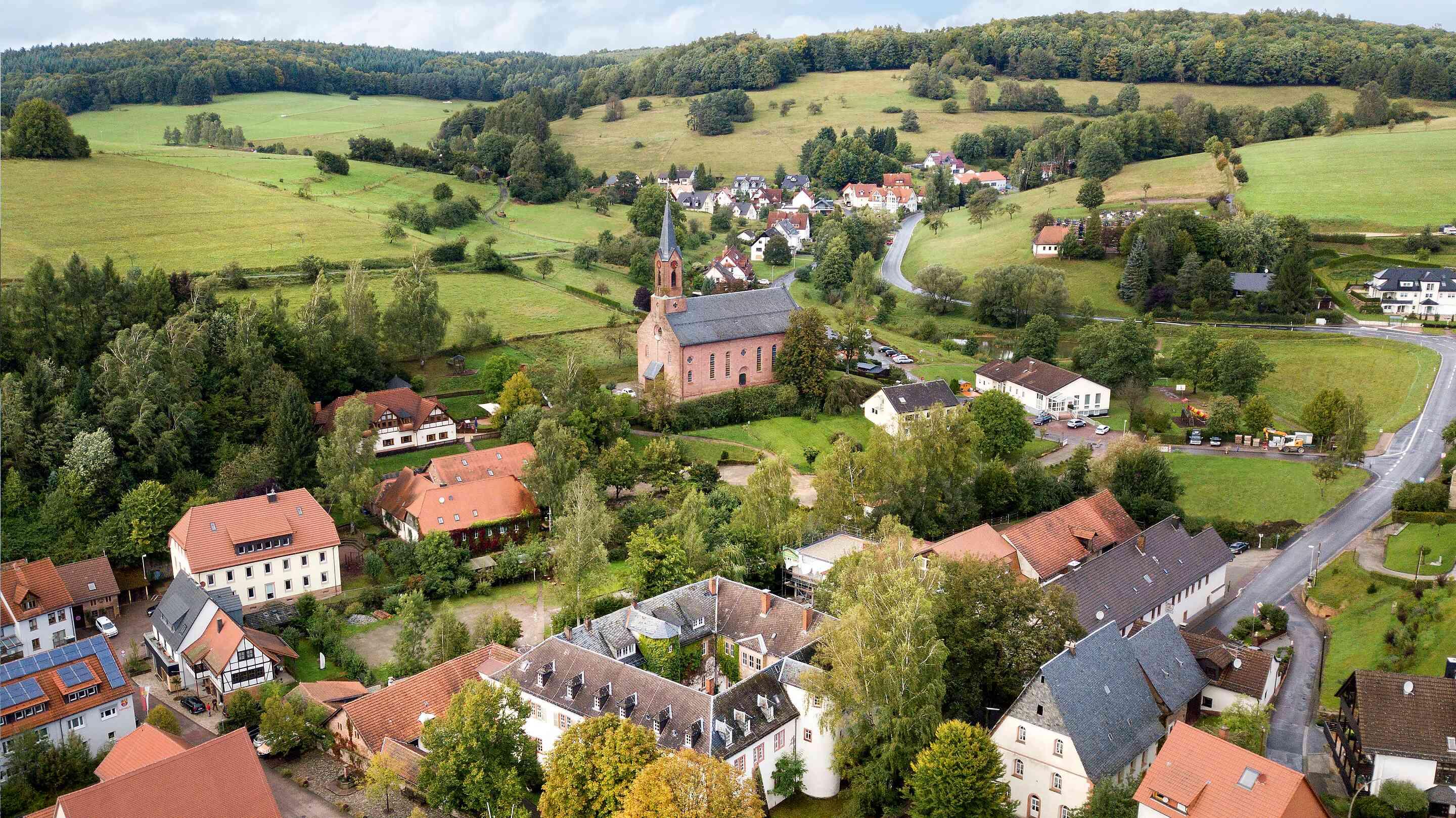 https://assets.chateauform.com/pm_8909_32_32275-jlci7832sx-16_9_xlarge.jpg
