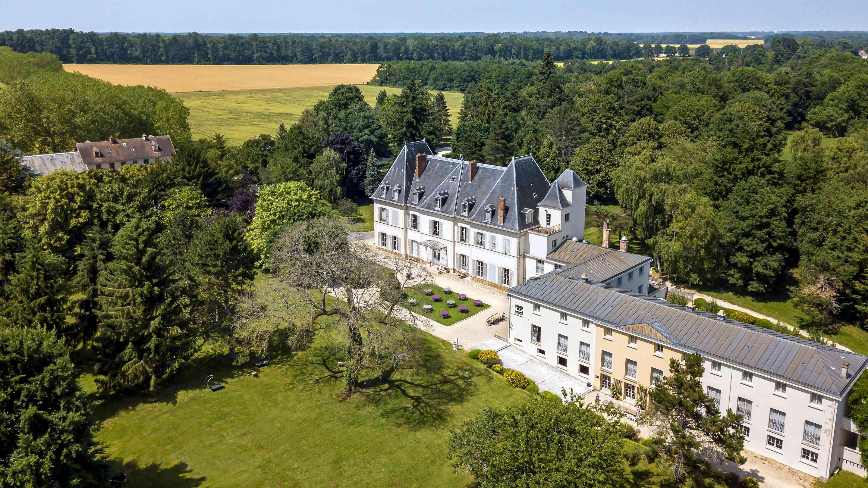 https://assets.chateauform.com/pm_8909_39_39124-8afue6t3nl-16_9_xlarge.jpg