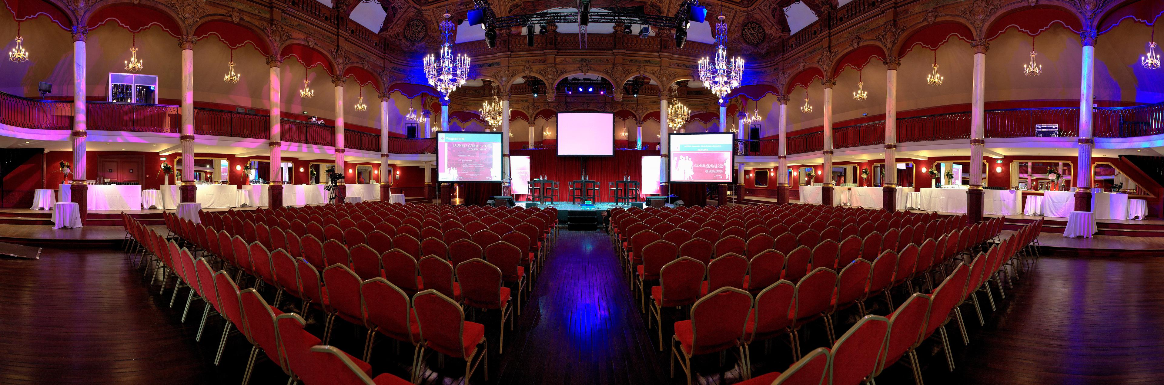 organiser un séminaire d'entreprise avec Châteauform' - salle Wagram vue paniramique conférence 