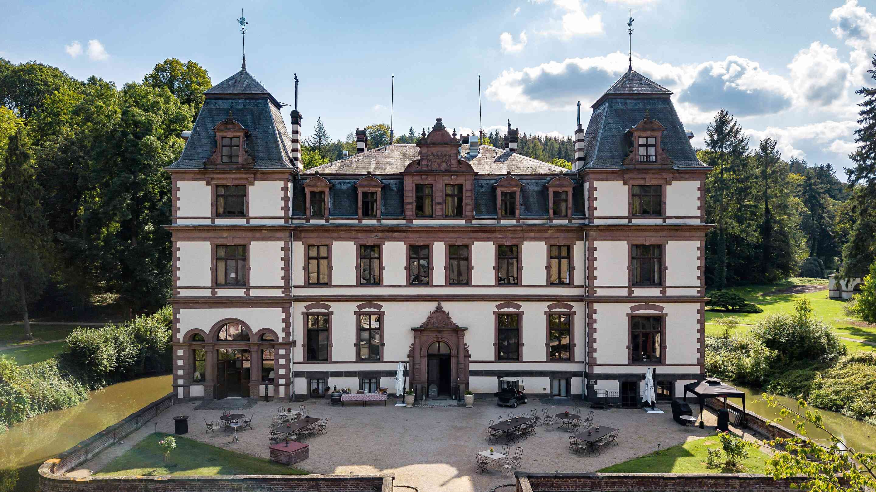 https://assets.chateauform.com/pm_8909_43_43511-27or72b5en-16_9_xlarge.jpg