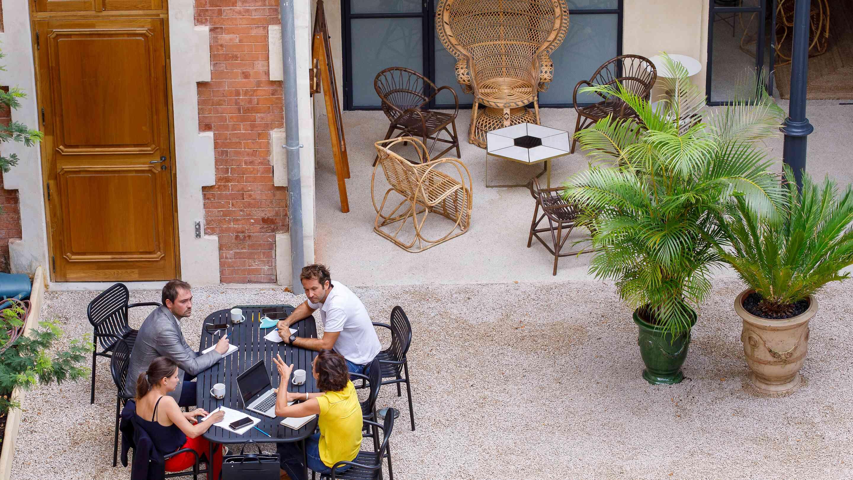 Team building à Marseille - Terrasse cour intérieure | Châteauform'