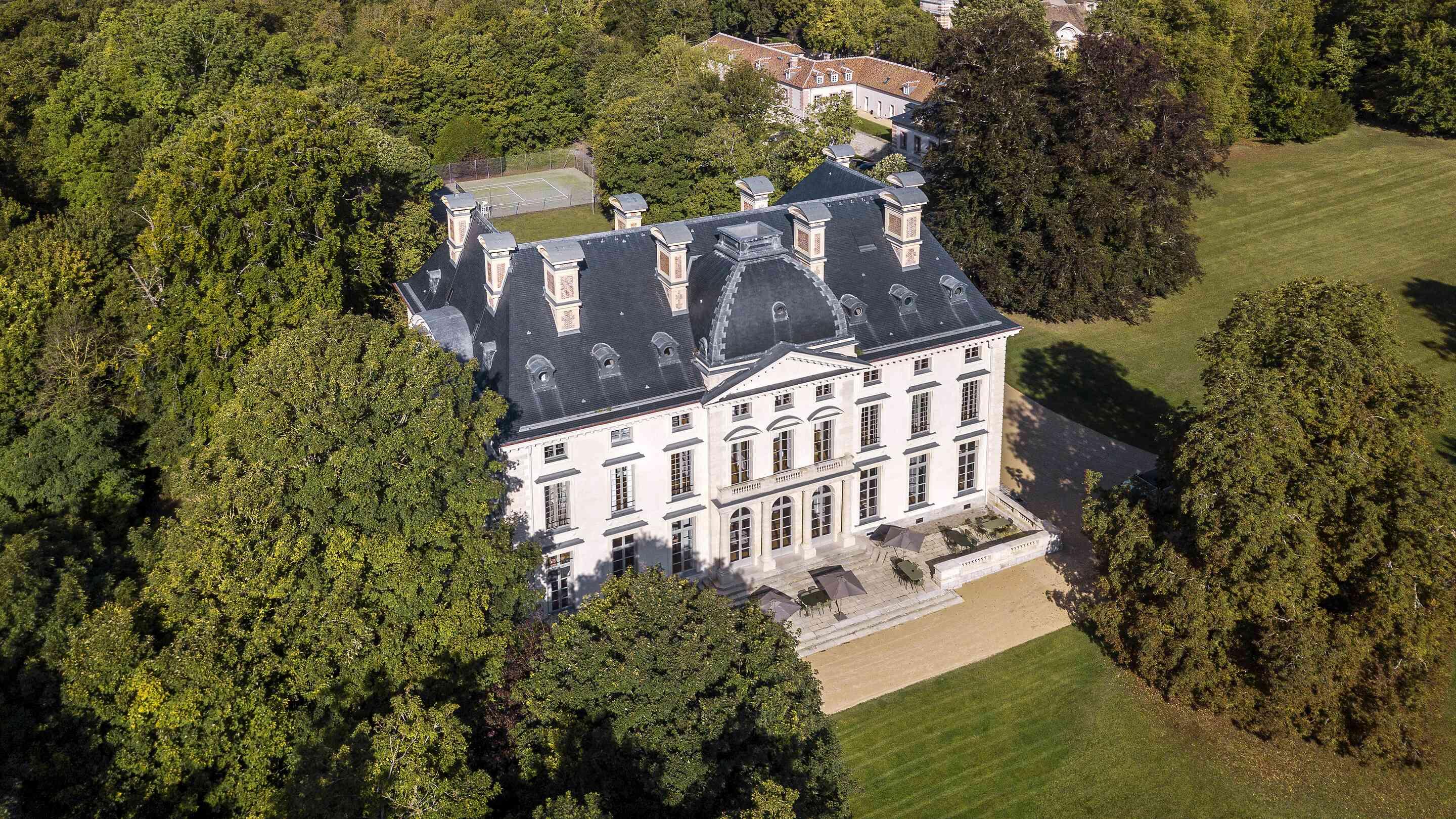 https://assets.chateauform.com/pm_8909_58_58048-jd5marq9v2-16_9_xlarge.jpg
