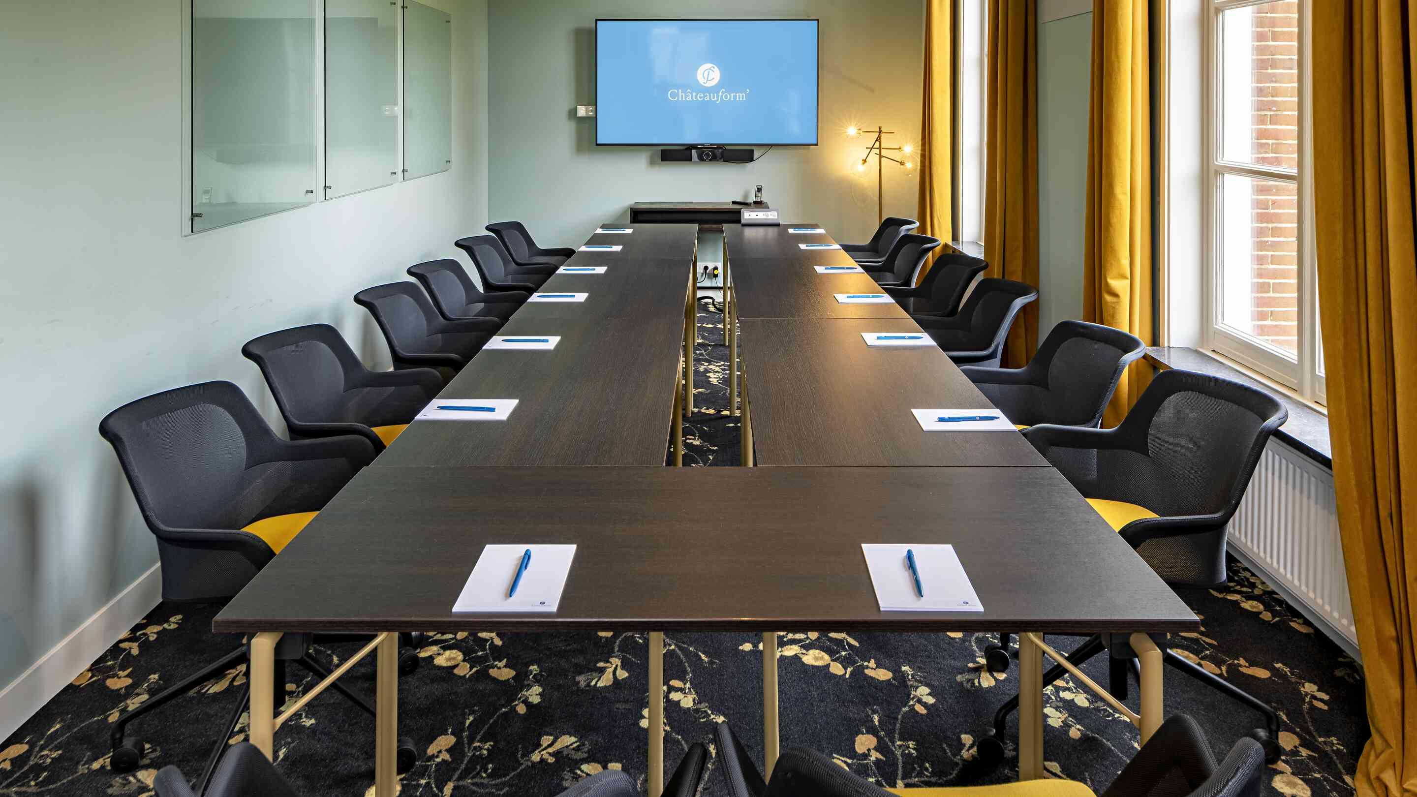 Salle de réunion avec écran de projection | Châteauform'