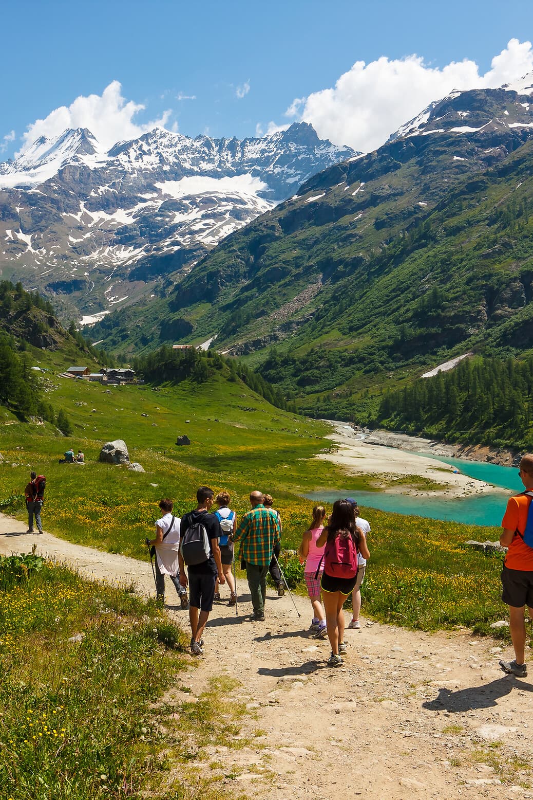 On the trails: Hiking & Fondue