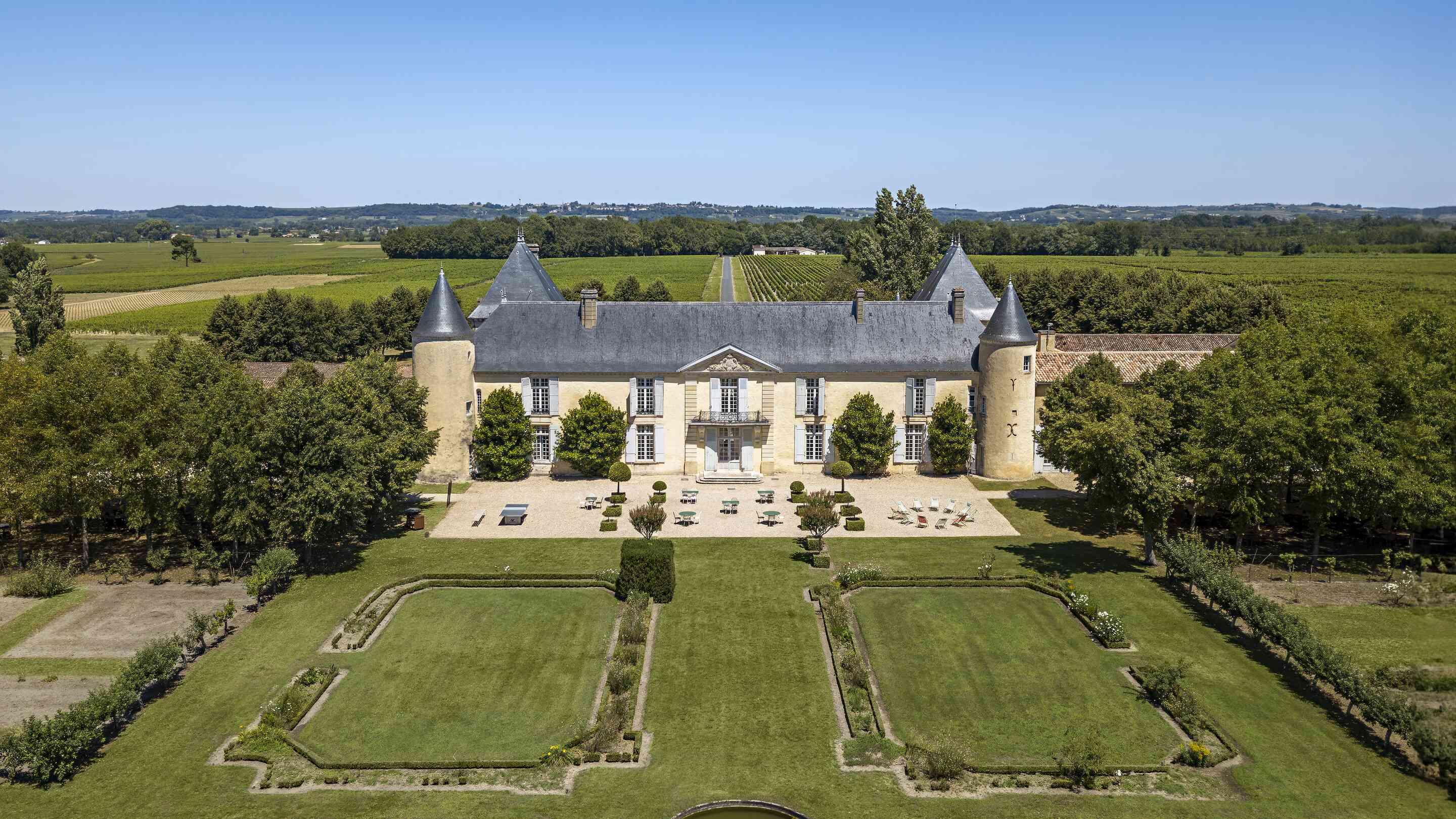 https://assets.chateauform.com/pm_8909_70_70248-bf1e4u00ov-16_9_xlarge.jpg