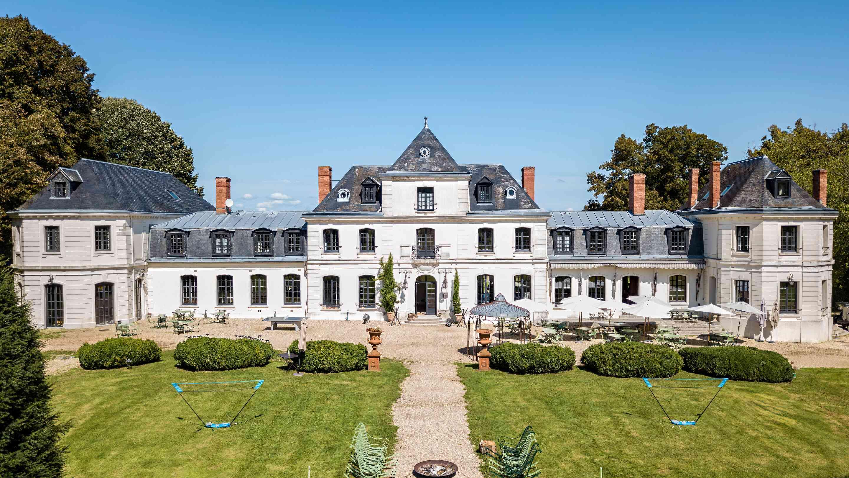 https://assets.chateauform.com/pm_8909_71_71202-d6djftcvx4-16_9_xlarge.jpg