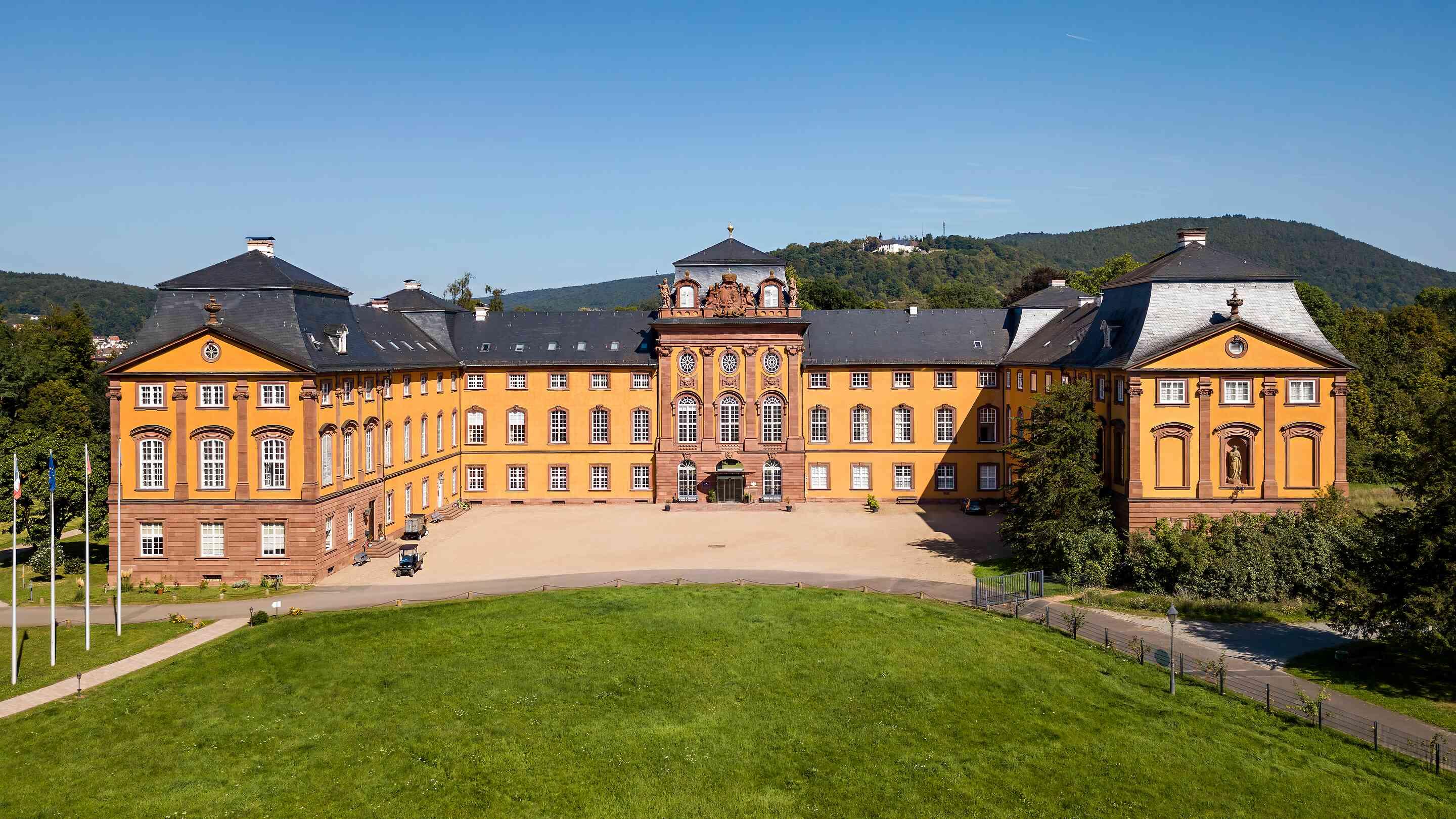 https://assets.chateauform.com/pm_8909_71_71592-ndqwf0c8v7-16_9_xlarge.jpg
