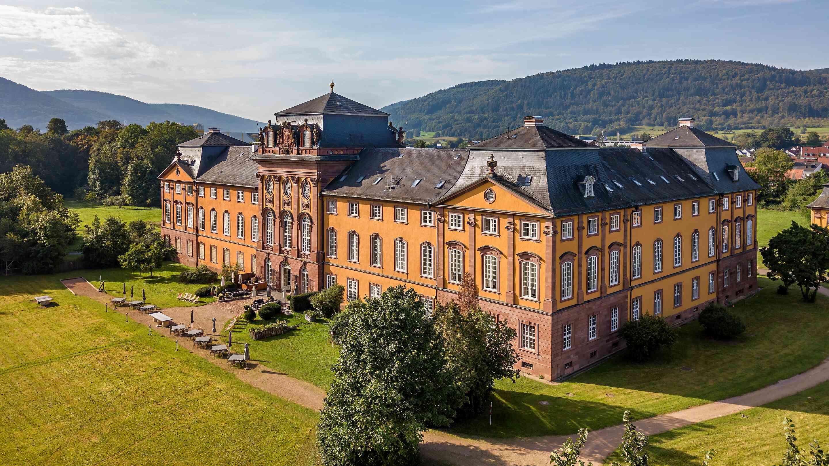 https://assets.chateauform.com/pm_8909_71_71625-5qvcn9ngcd-16_9_xlarge.jpg