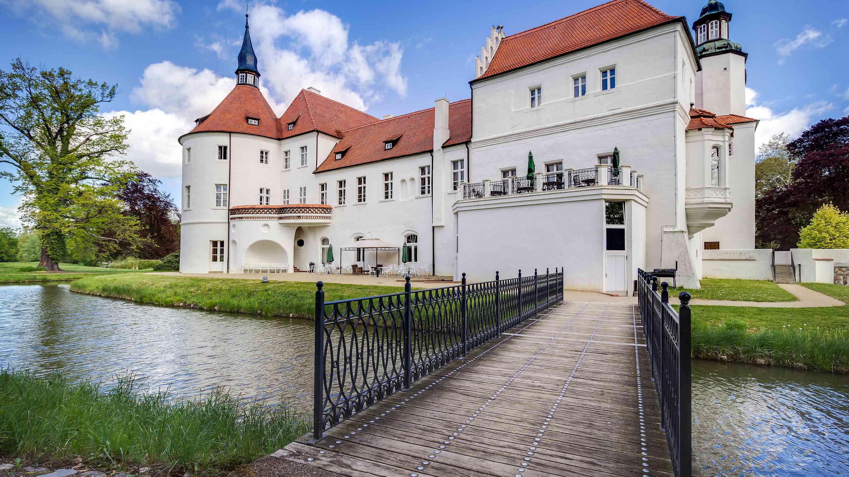 https://assets.chateauform.com/pm_8909_72_72596-e8wtcdcbfq-16_9_xlarge.jpg