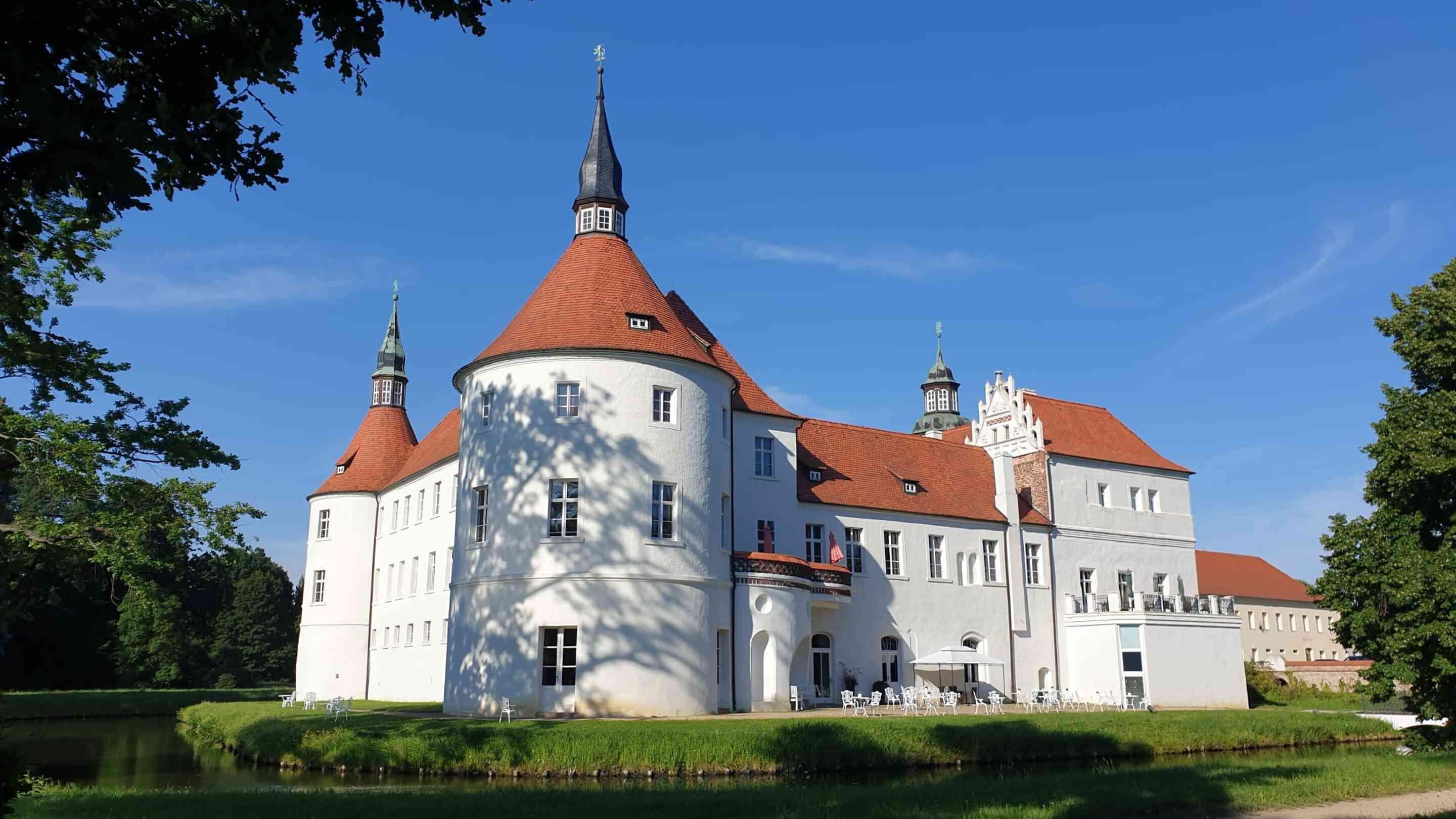 https://assets.chateauform.com/pm_8909_72_72641-b6pau0e92x-16_9_xlarge.jpg