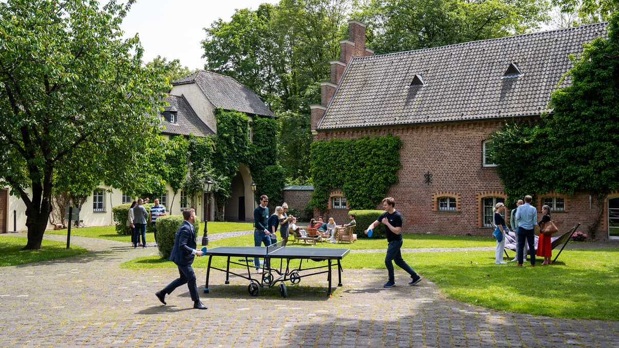 https://assets.chateauform.com/pm_8909_76_76804-ghytbroi8x-16_9_large.jpg