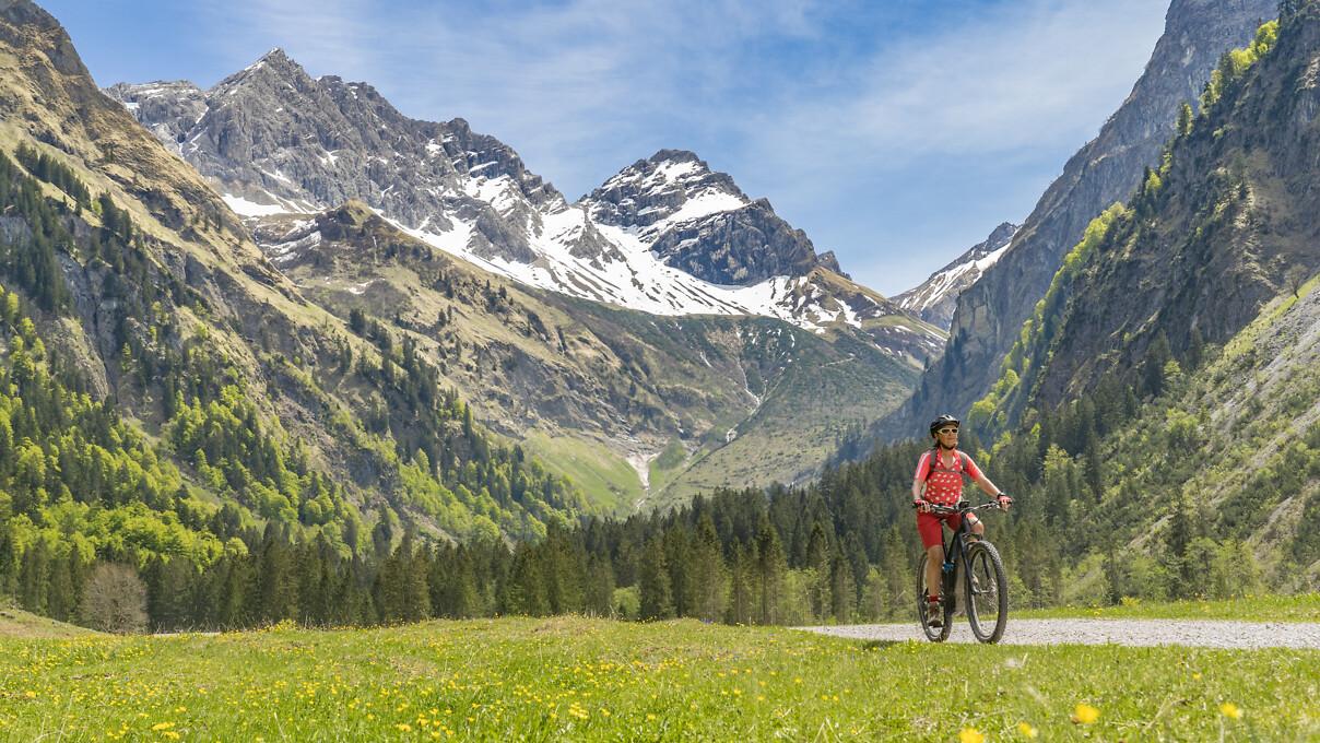 Electric mountain bike tour
