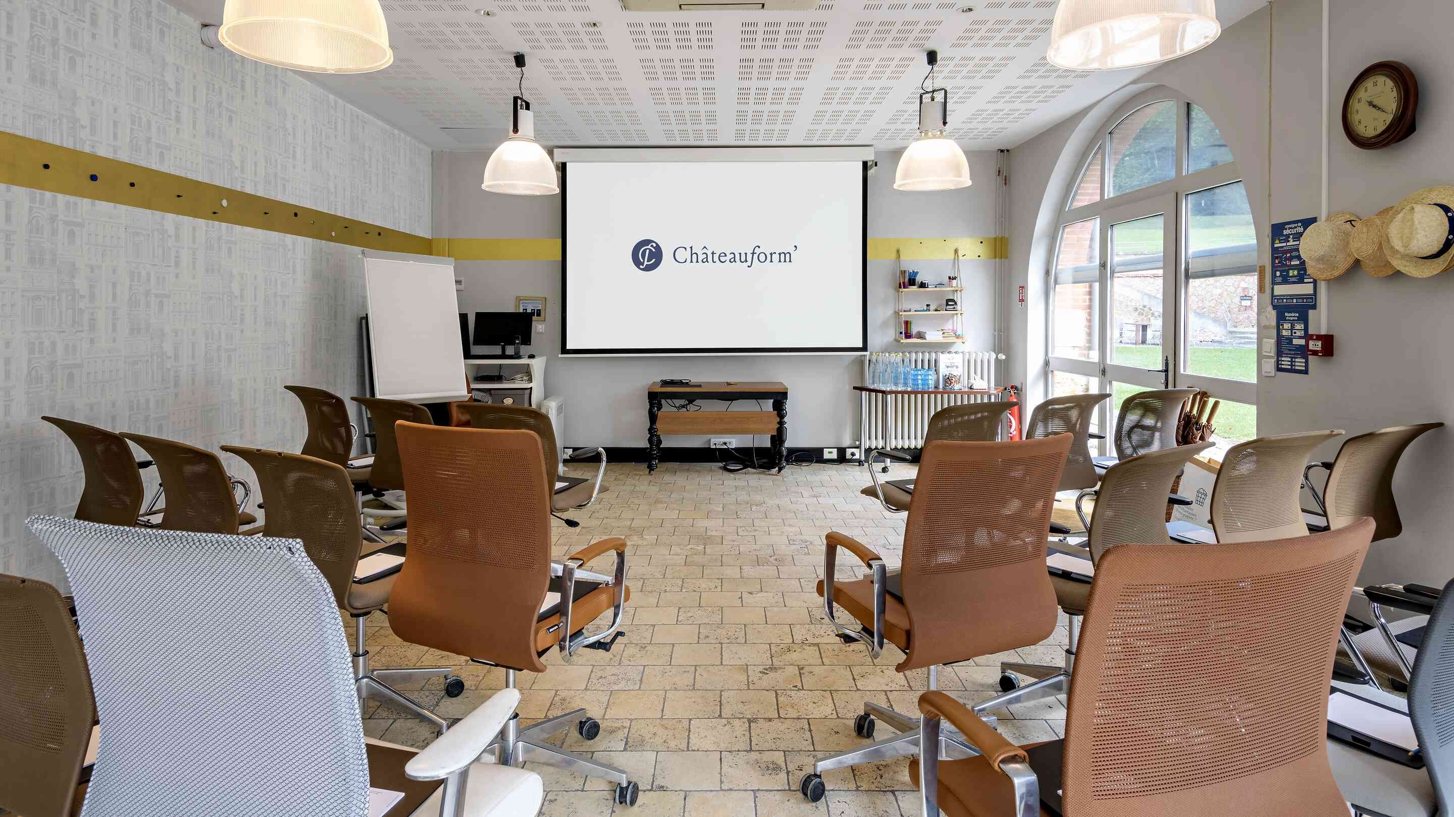 https://assets.chateauform.com/pm_8909_69_69534-geipc9w3v0-16_9_xlarge.jpg_0