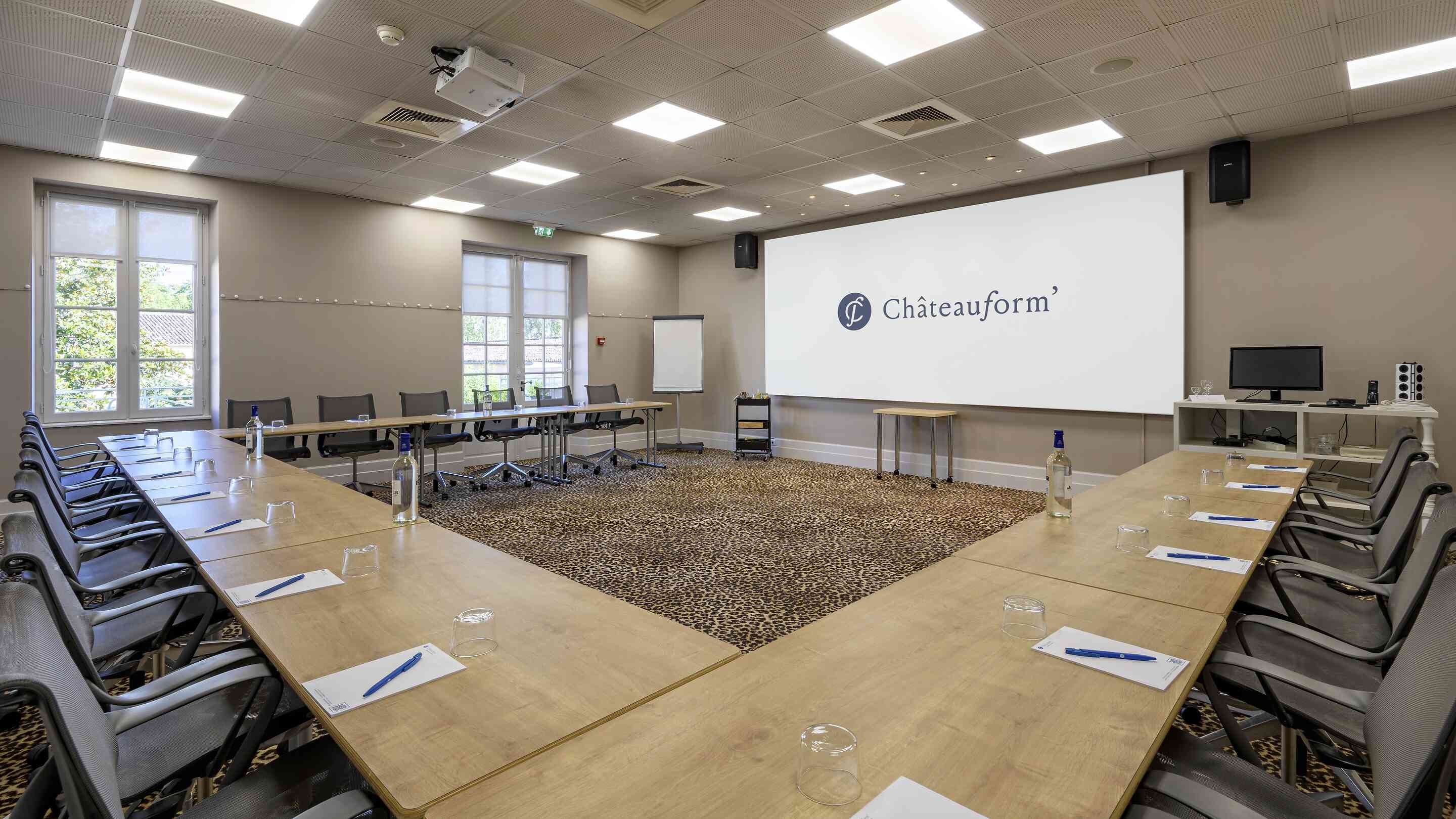 https://assets.chateauform.com/pm_8909_70_70356-cxu5katfox-16_9_xlarge.jpg_0